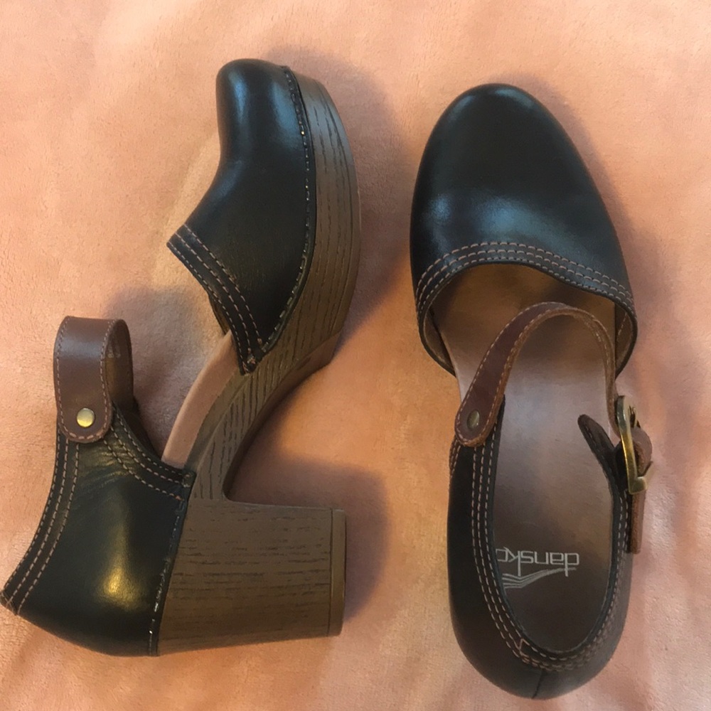 Dansko Clogs Heels - Like New!!
